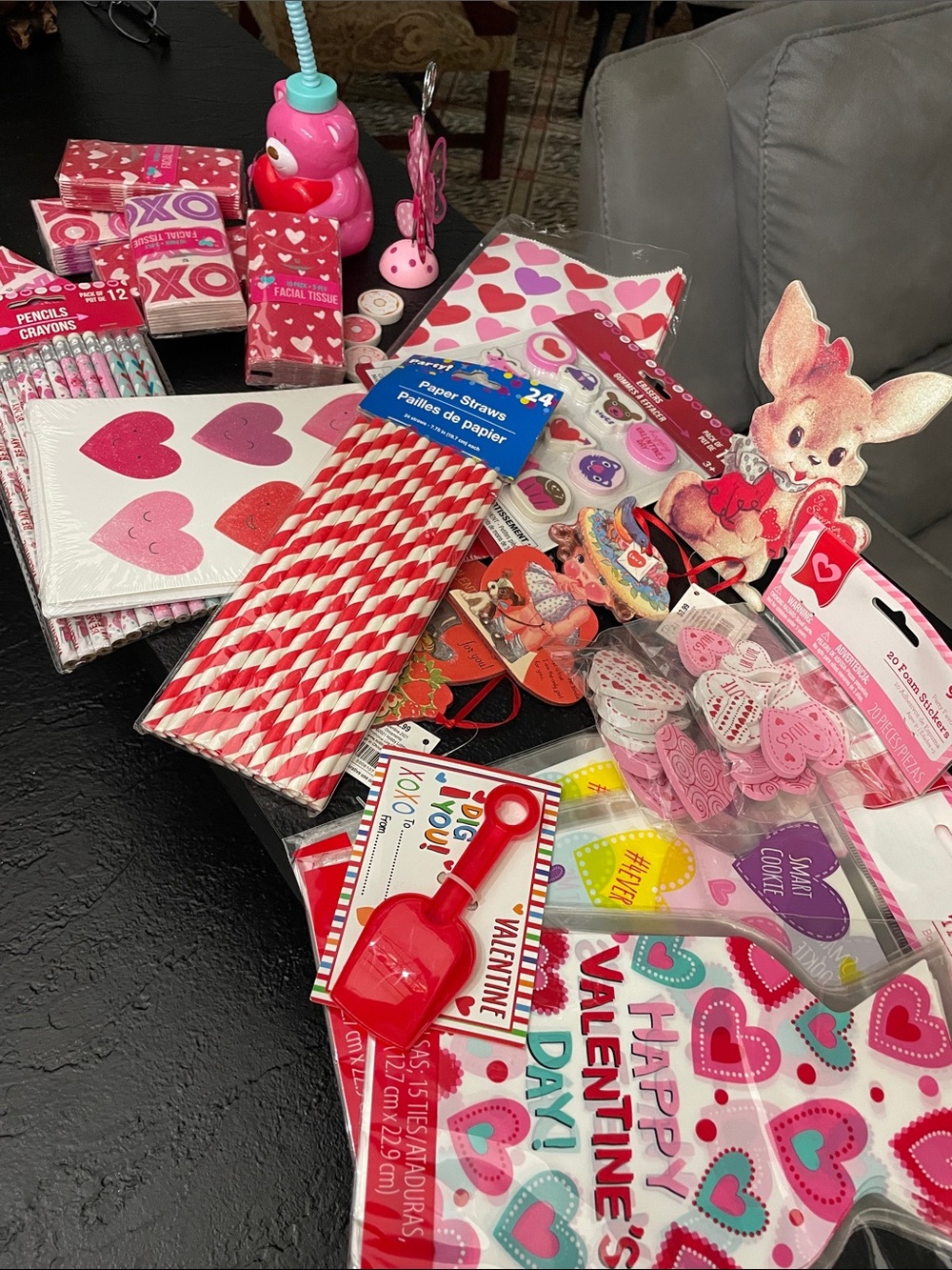 Valentine's Day Party Supplies Kit - Pink & Red Hearts approx. 35 pcs